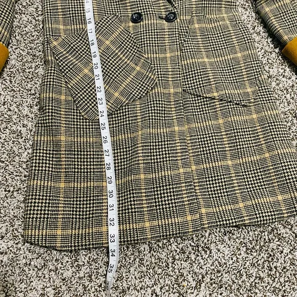 Beautiful Plaid Coat - Picture 7 of 11